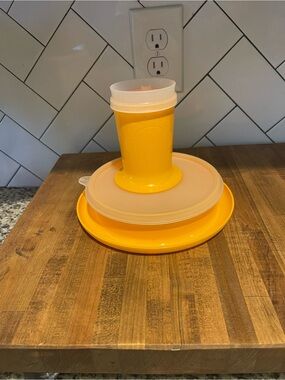 Vintage TUPPERWARE footed yellow flower sippy cup and dinner bowl